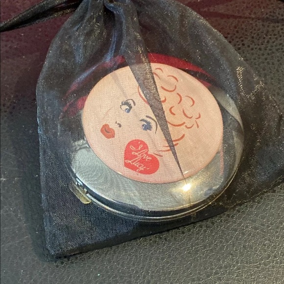I Love ❤️ Lucy Compact Mirror - Picture 2 of 6